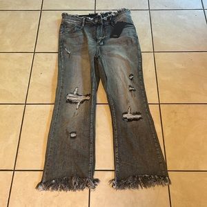 Risen new with tags HW Frayed hem straight leg, jeans. Size 30/11.